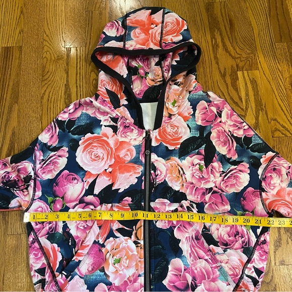 Lululemon Hold Your Om Hoodie Jacket in Secret Garden - Picture 13 of 16